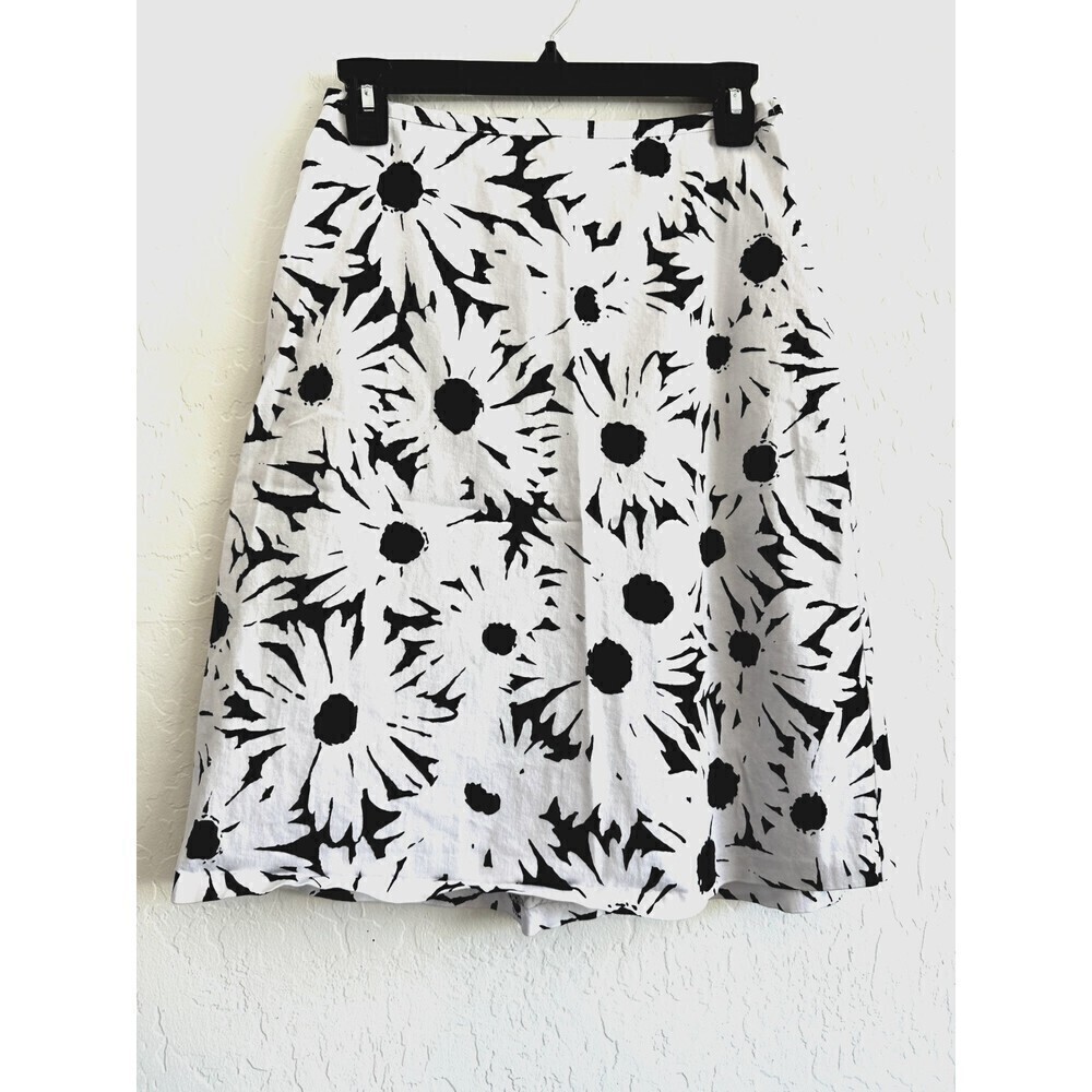 Dressbarn Floral White Daisy Print Skirt Woman's Size 4 summer modern classy